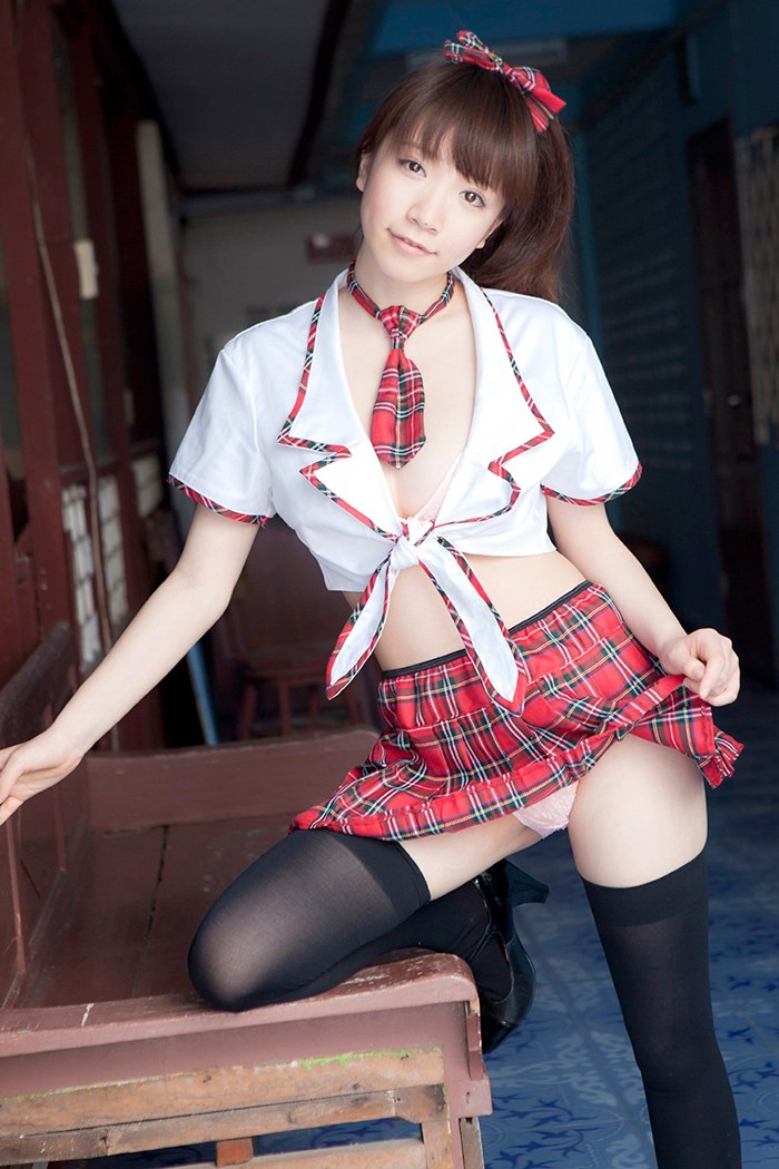 性感日本辣妹平山蓝里巨乳紧缚呼之欲出
