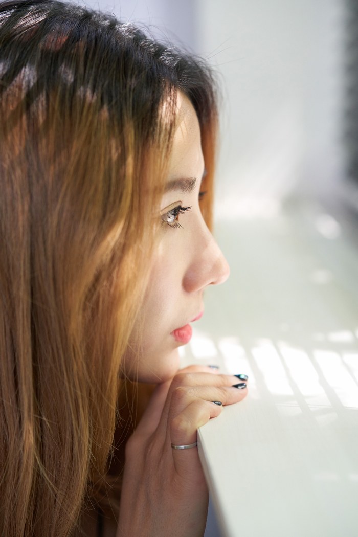 性感人妻梦梦轻纱覆着一对浑圆美乳笑颜如花