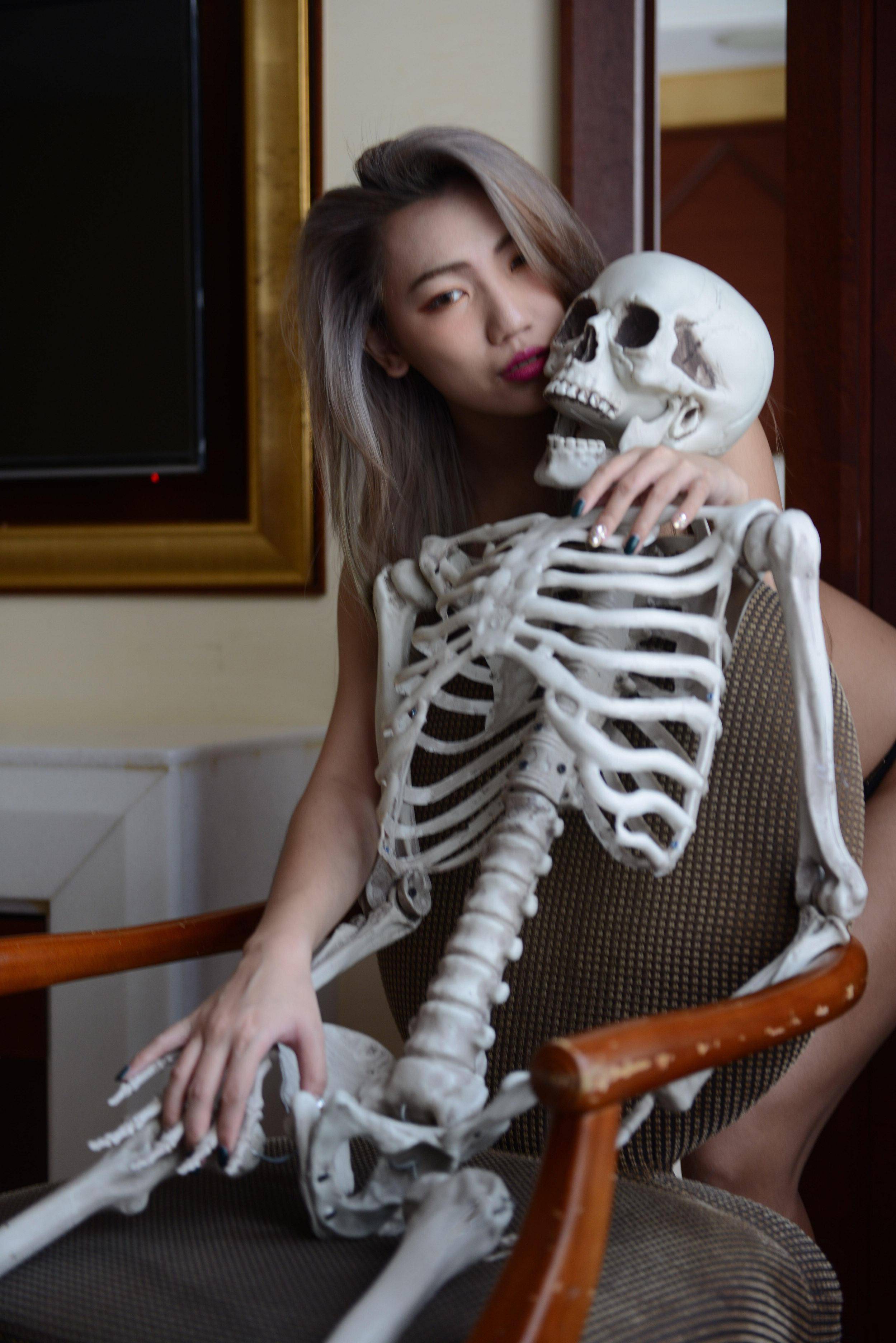 性感美艳香港嫩模希亚创意裸拍