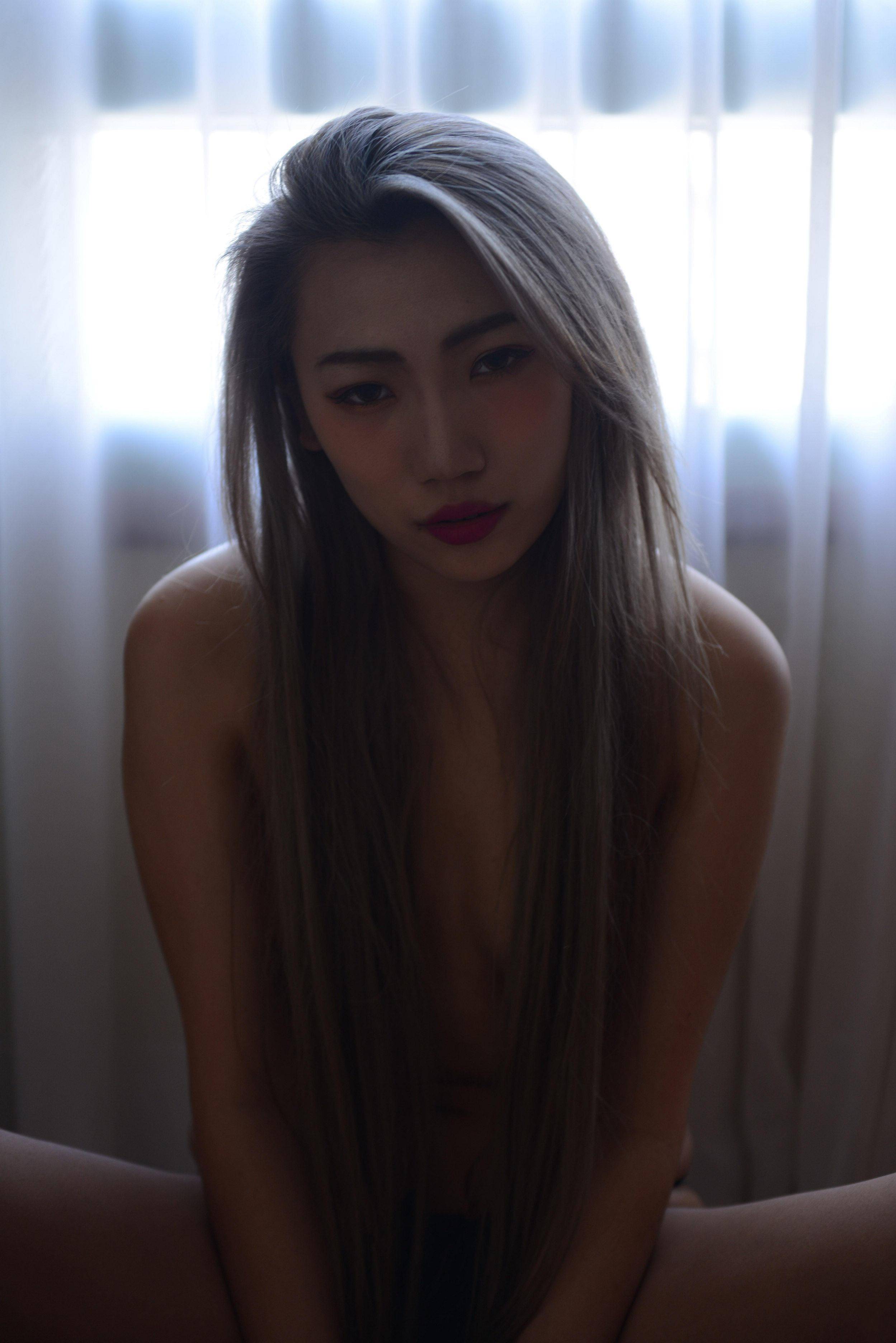 性感美艳香港嫩模希亚创意裸拍