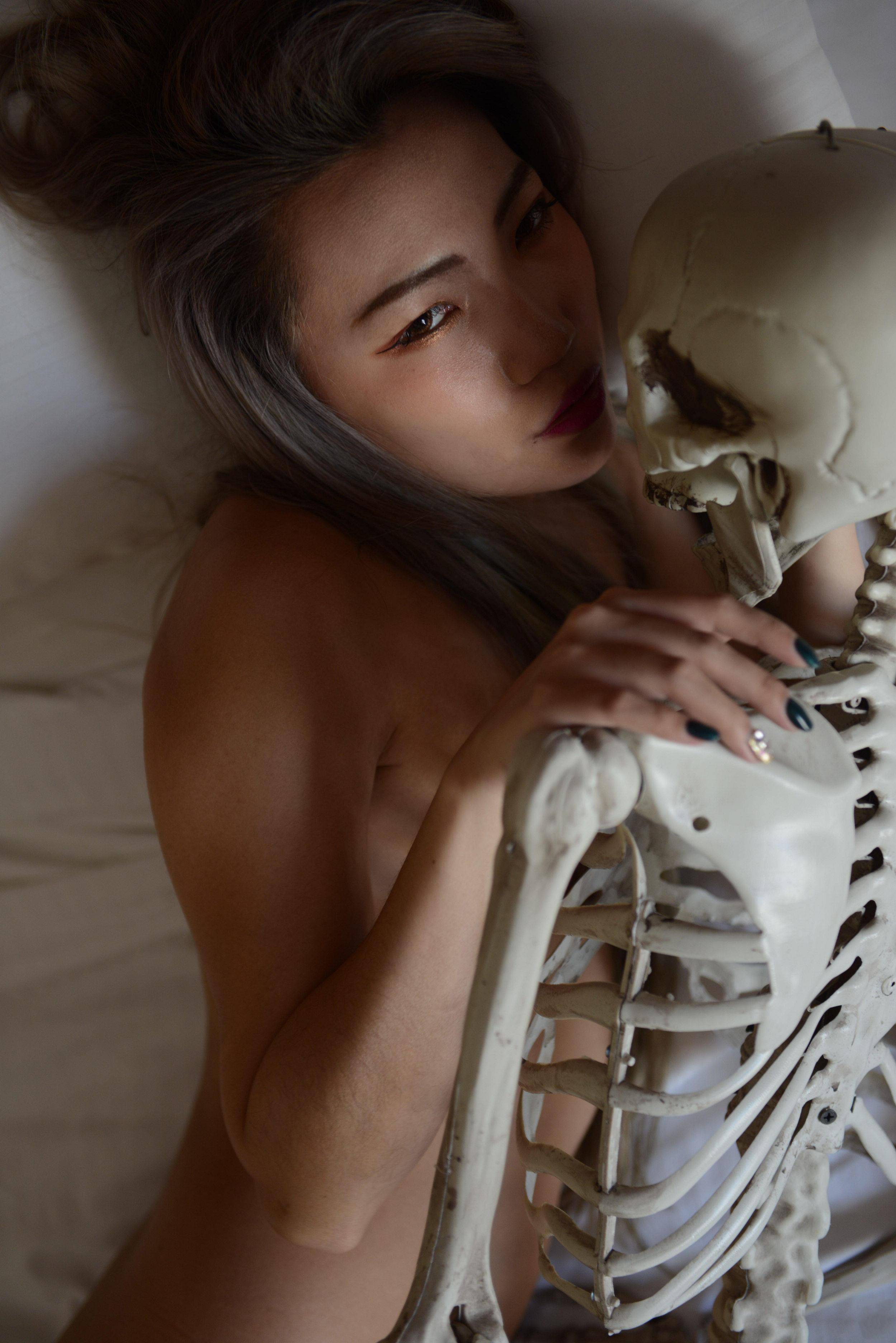 性感美艳香港嫩模希亚创意裸拍
