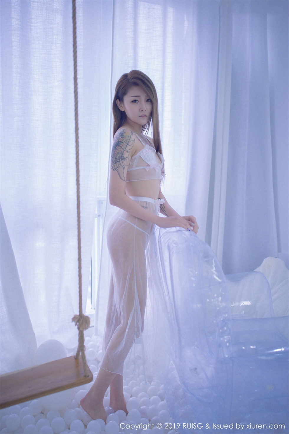 性感美女慕西Mona私房白色真空薄纱秀惹火身材撩人