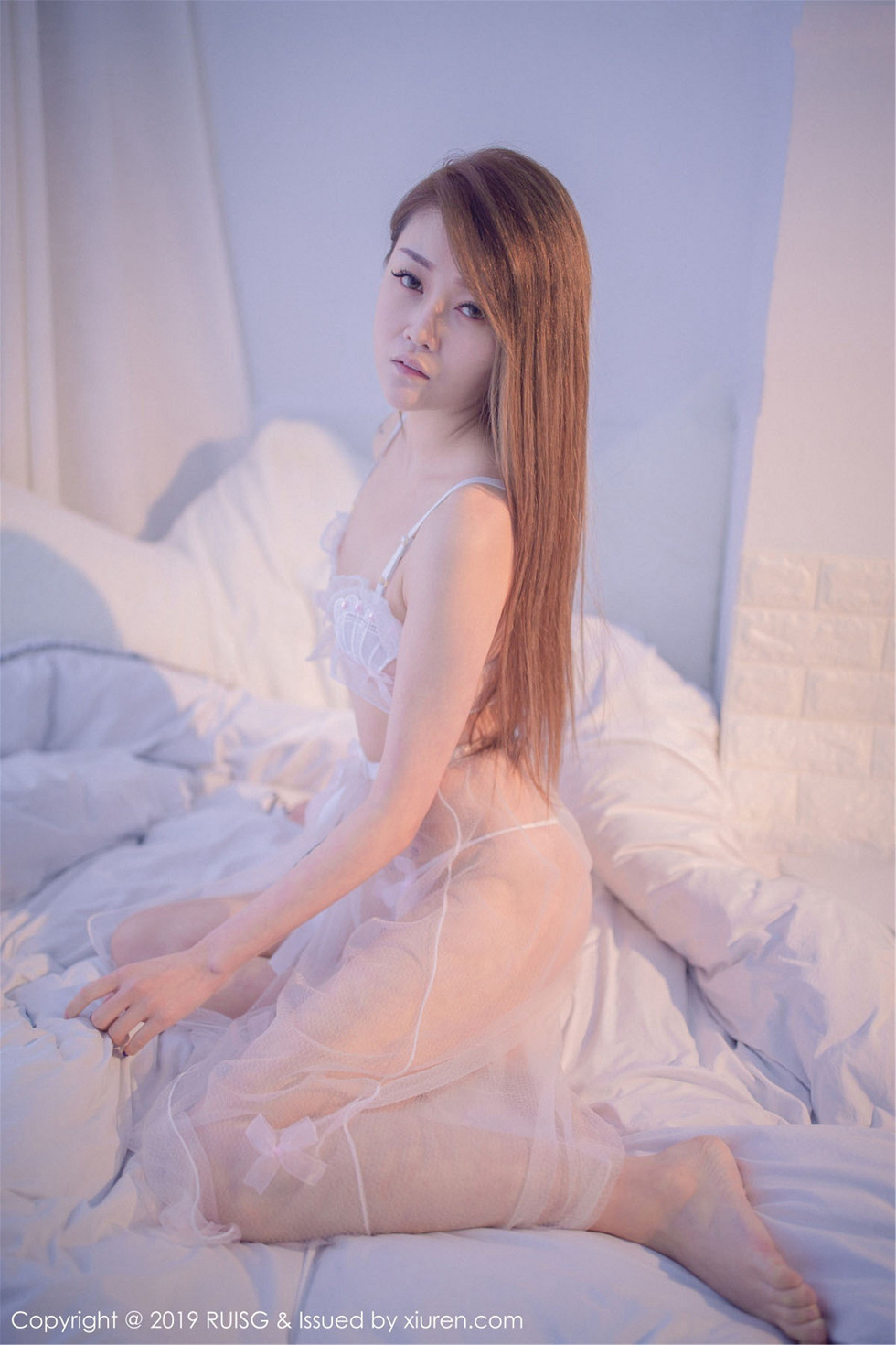 性感美女慕西Mona私房白色真空薄纱秀惹火身材撩人
