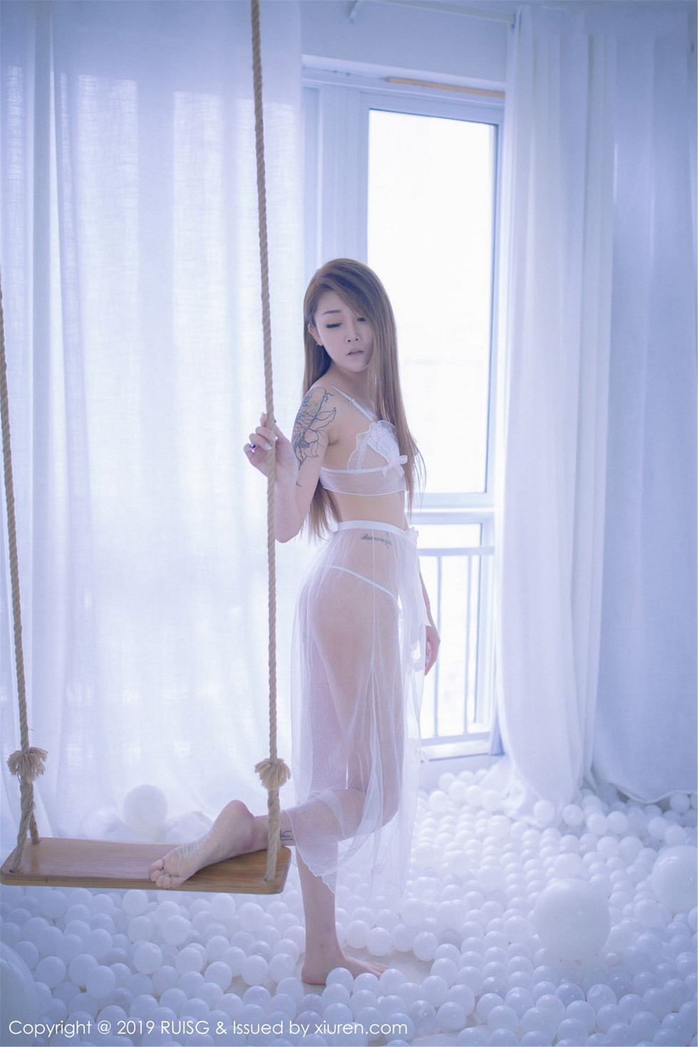 性感美女慕西Mona私房白色真空薄纱秀惹火身材撩人