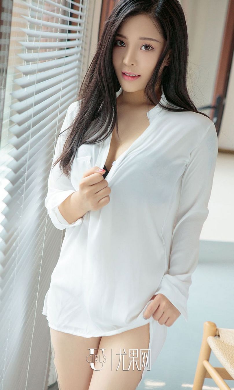 性感女神凌菲丰乳翘臀写真图片
