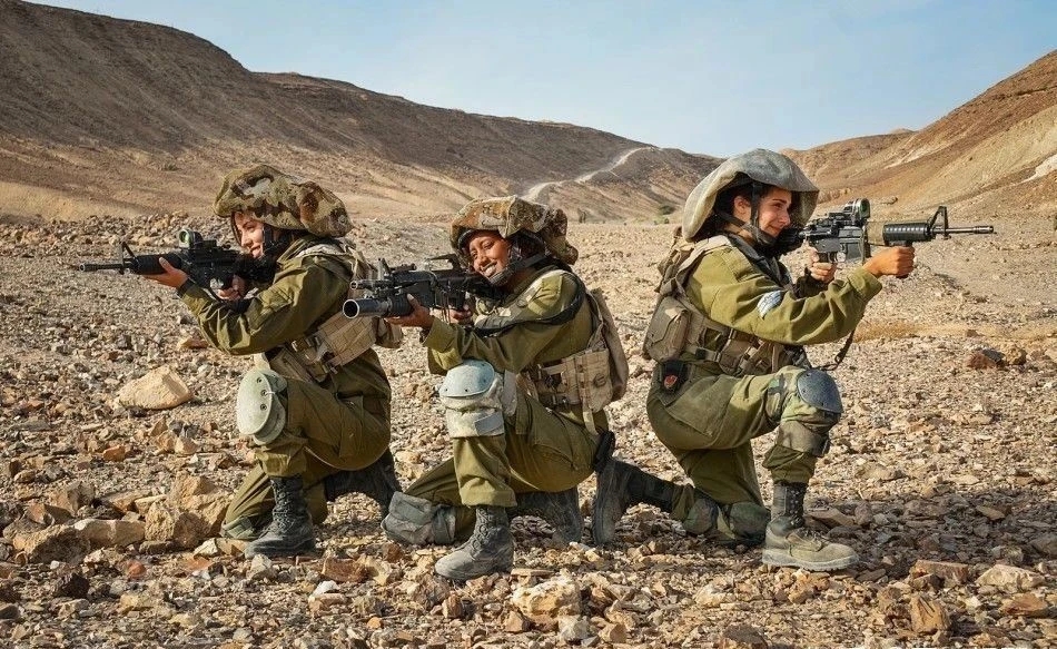 以色列女兵，我的心已被你击中