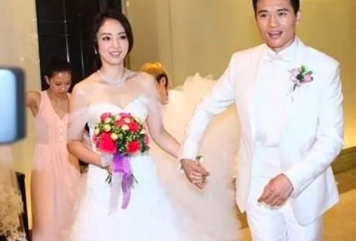 和高云翔离婚3年后，董璇再次穿上了婚纱，到底发生了什么